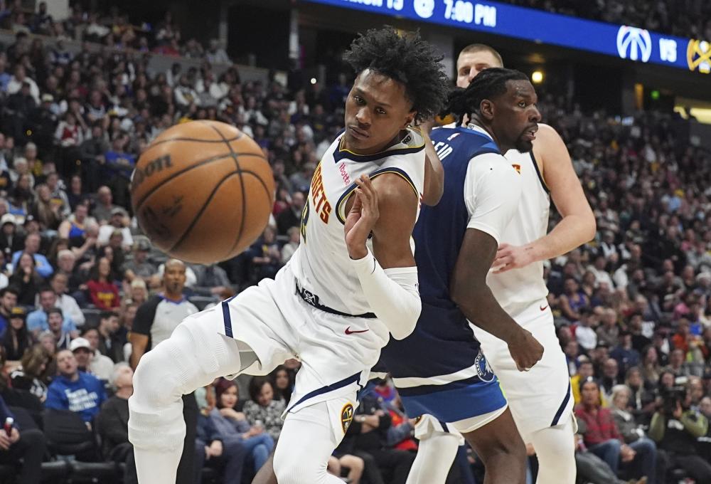 替补席上的 替补席上的