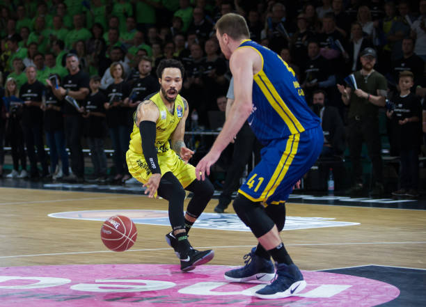 传球或者威 传球或者威