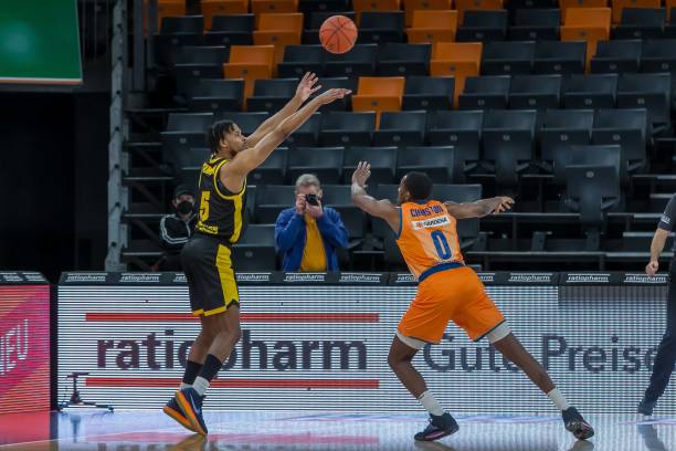 攻防兼备的 攻防兼备的