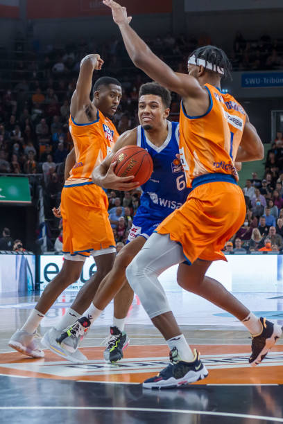 同时在脚下 同时在脚下